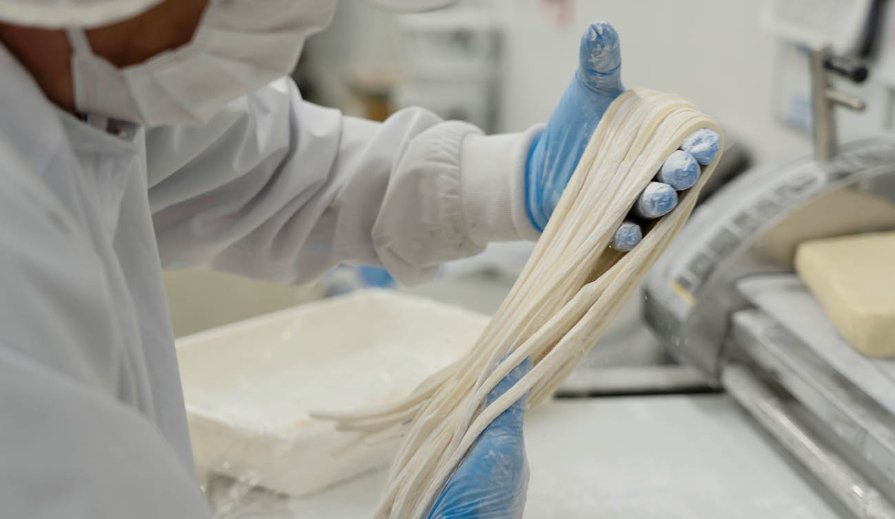 写真：瀬戸製麵所・スープ工場